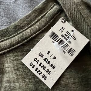 Size small, loose. New, tags still on. Olive tie-dye. Great condition.